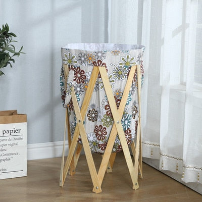 Faltbarer Wäschekorb mit Holzständer